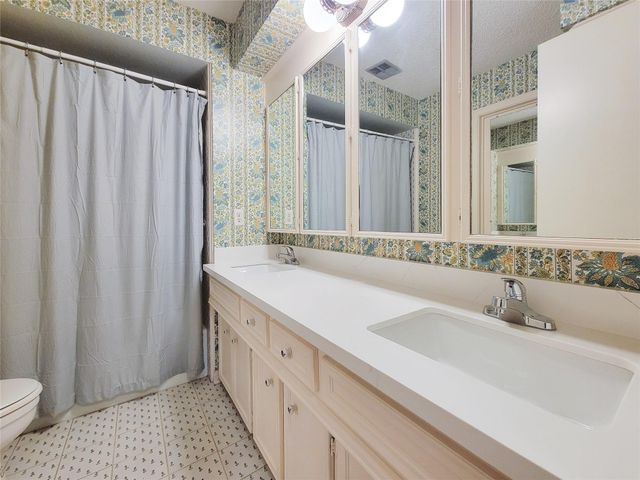 3 Thunderbird Circle, Baytown, TX 77521