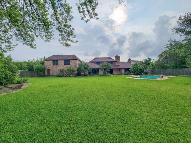 3 Thunderbird Circle, Baytown, TX 77521