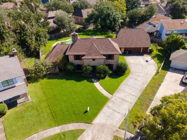 3 Thunderbird Circle, Baytown, TX 77521