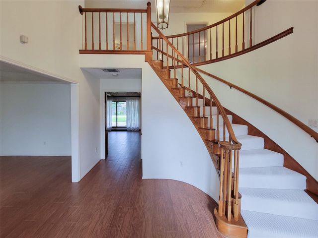 3 Thunderbird Circle, Baytown, TX 77521