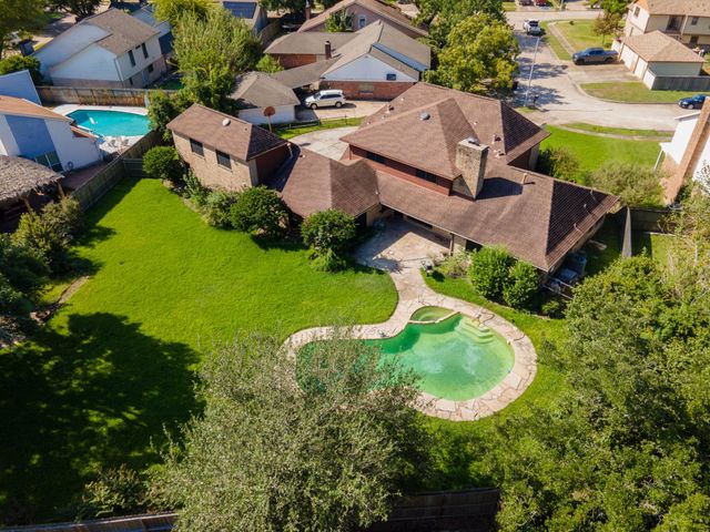 3 Thunderbird Circle, Baytown, TX 77521