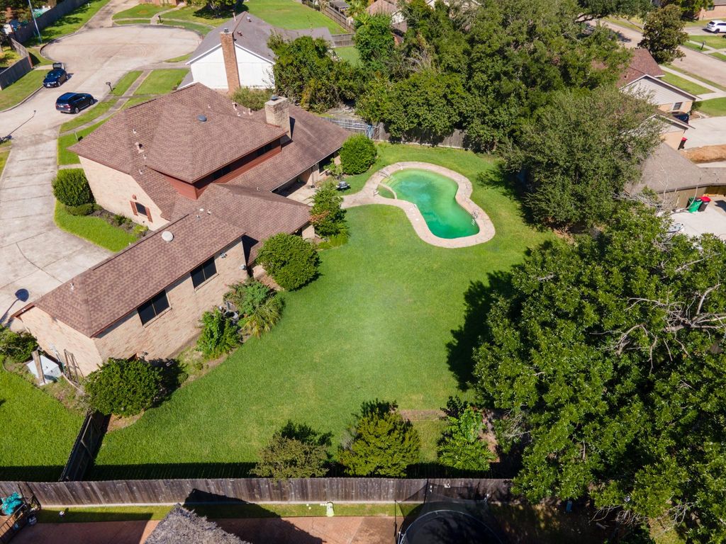 3 Thunderbird Circle, Baytown, TX 77521