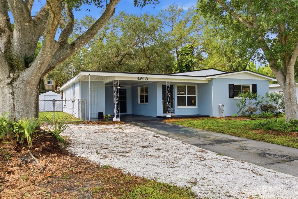 Image 2 of property listing at 2918 W ELLIS DRIVE, Tampa, FL 33611
