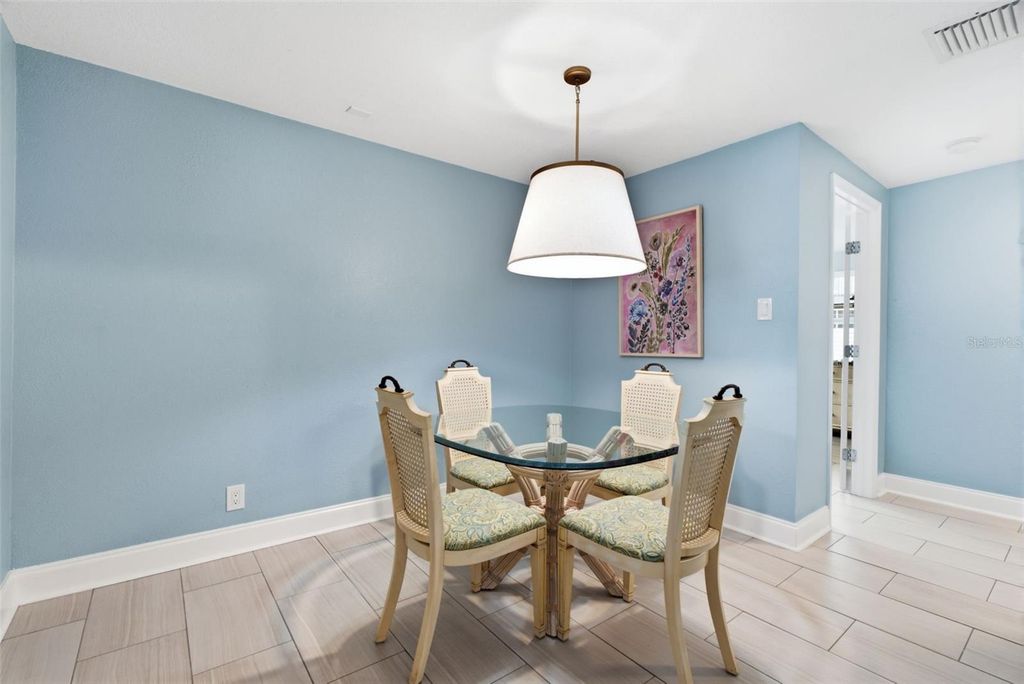 Image 12 of property listing at 2918 W ELLIS DRIVE, Tampa, FL 33611