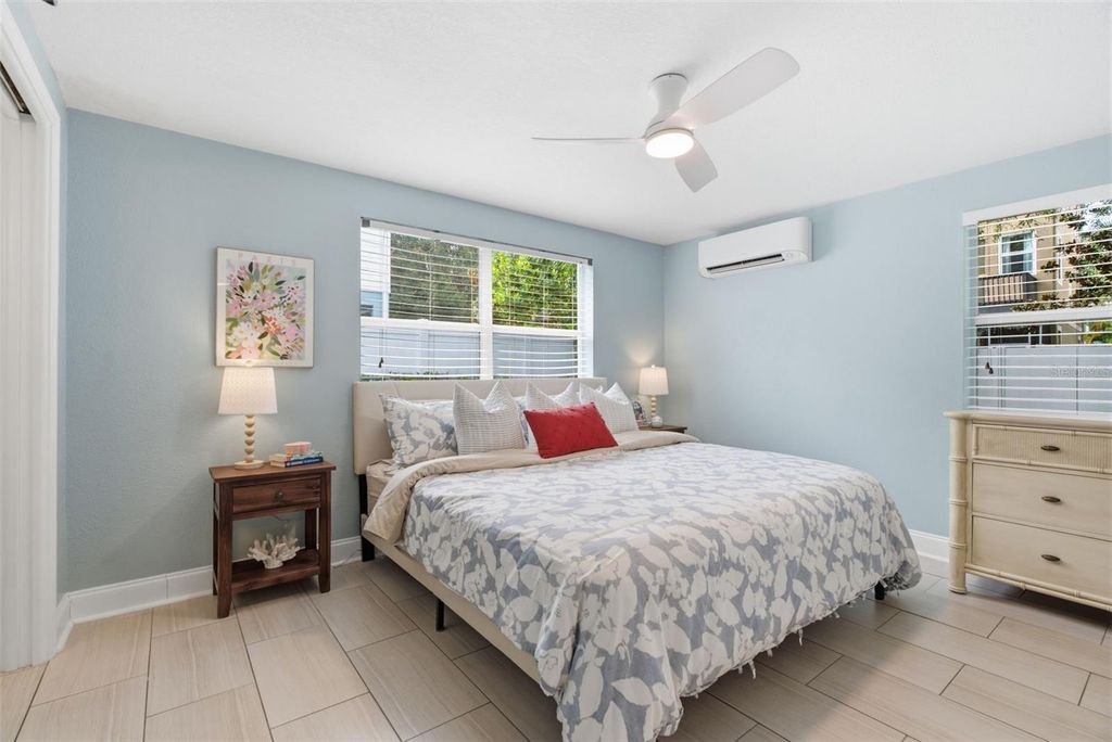 Image 13 of property listing at 2918 W ELLIS DRIVE, Tampa, FL 33611