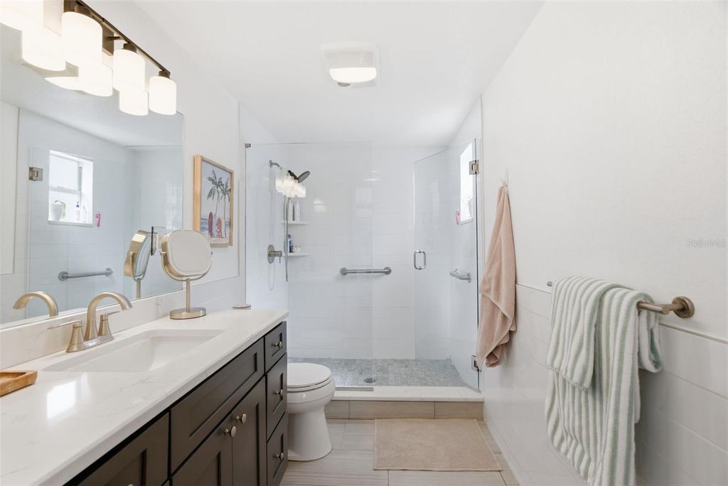 Image 16 of property listing at 2918 W ELLIS DRIVE, Tampa, FL 33611