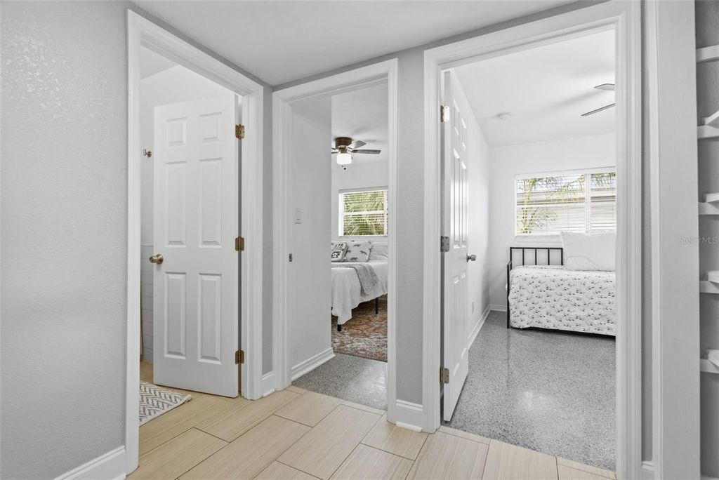 Image 17 of property listing at 2918 W ELLIS DRIVE, Tampa, FL 33611