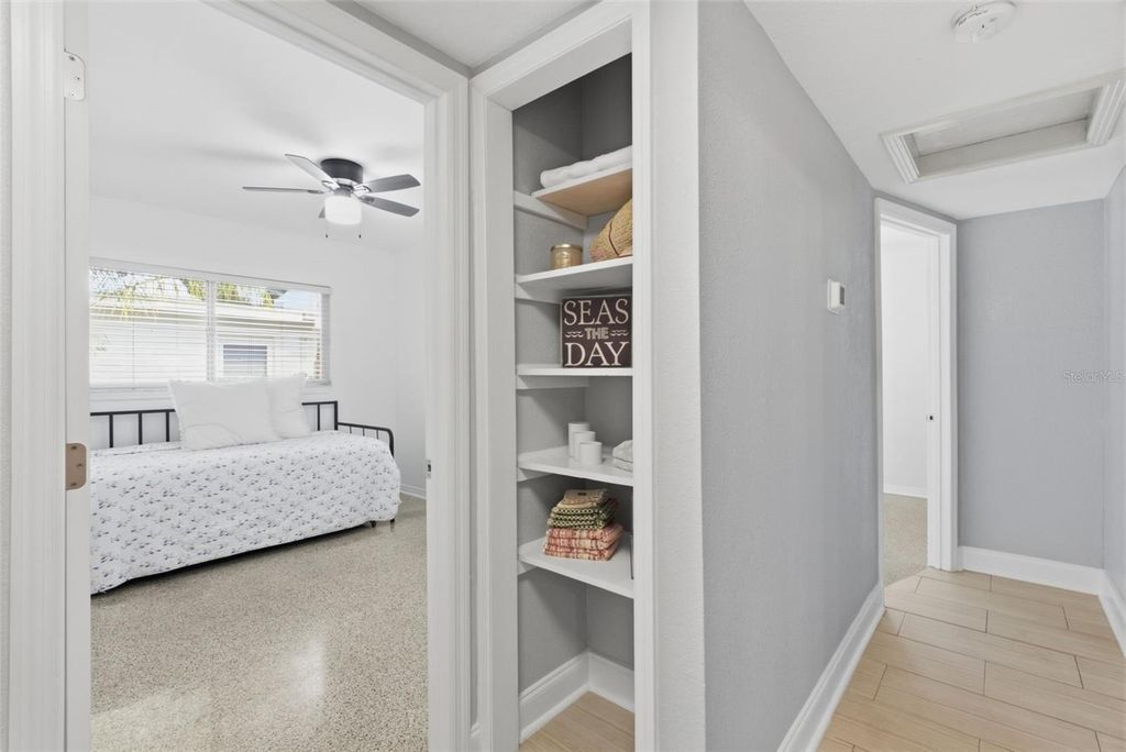 Image 19 of property listing at 2918 W ELLIS DRIVE, Tampa, FL 33611