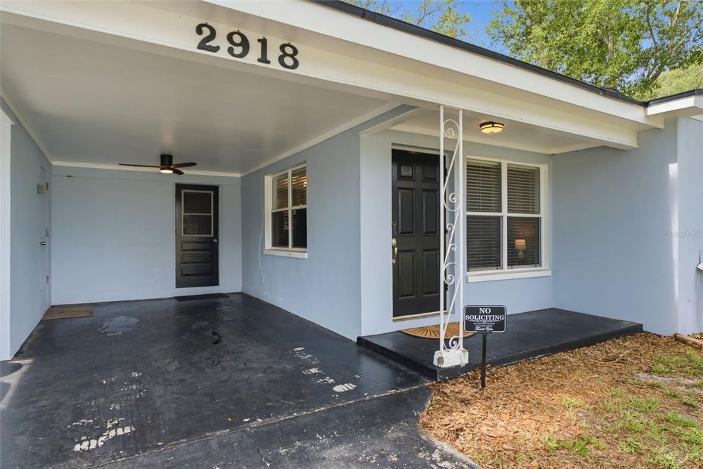 Image 3 of property listing at 2918 W ELLIS DRIVE, Tampa, FL 33611