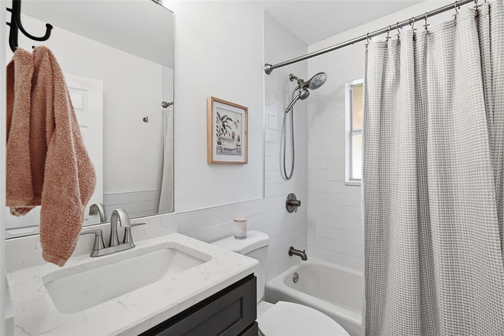 Image 21 of property listing at 2918 W ELLIS DRIVE, Tampa, FL 33611