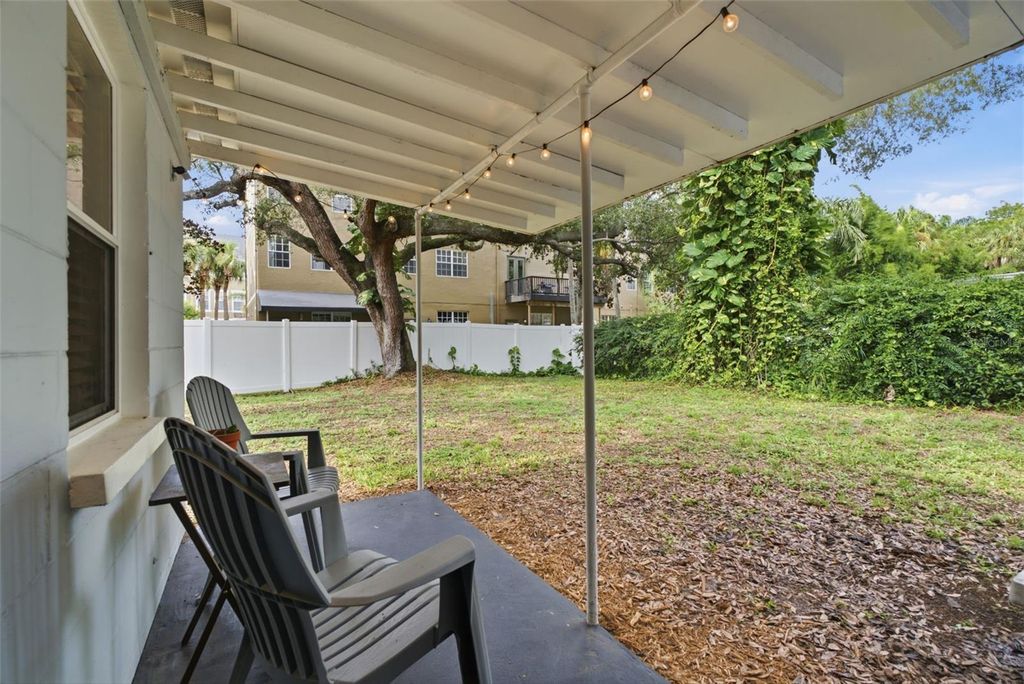 Image 23 of property listing at 2918 W ELLIS DRIVE, Tampa, FL 33611