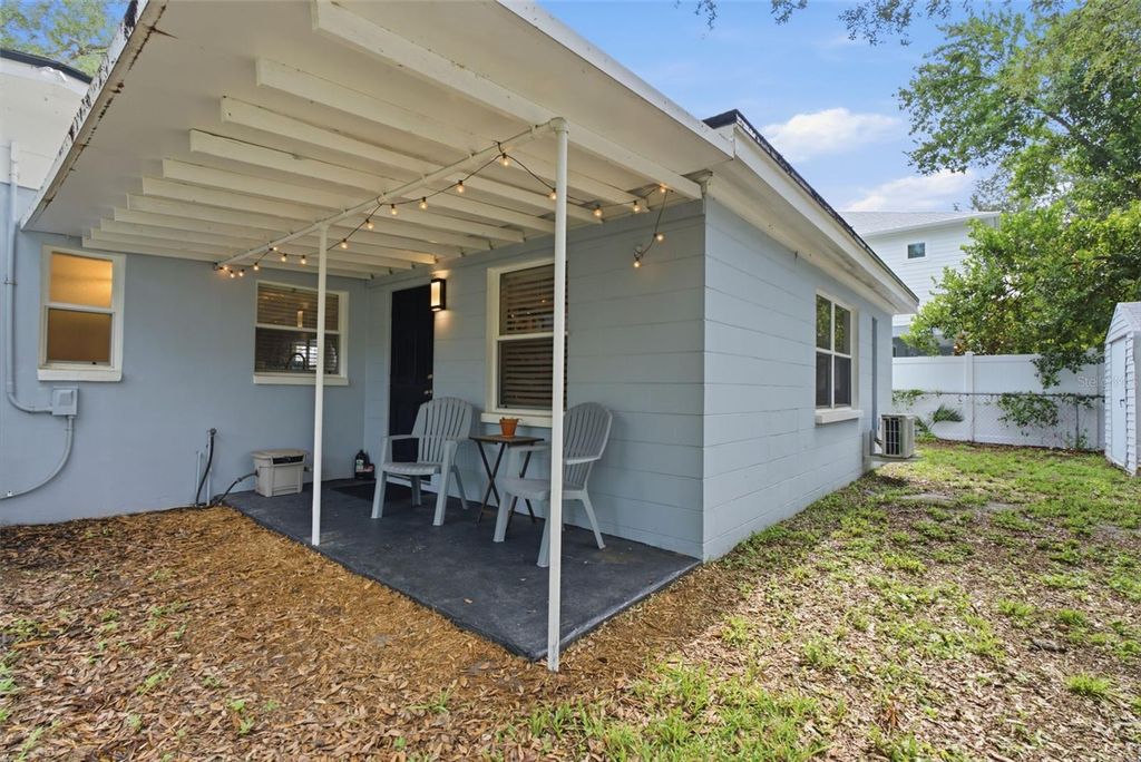 Image 24 of property listing at 2918 W ELLIS DRIVE, Tampa, FL 33611