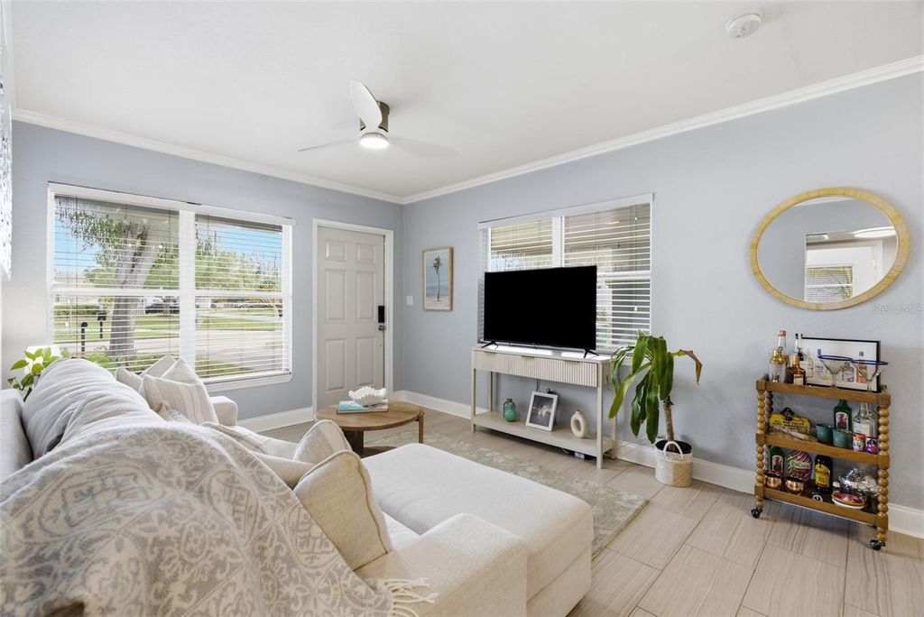 Image 5 of property listing at 2918 W ELLIS DRIVE, Tampa, FL 33611