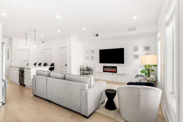 231 Maverick Street 3, Boston, MA 02128