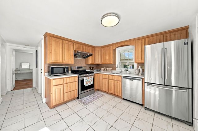 147 Elmlawn Rd, Braintree, MA 02184