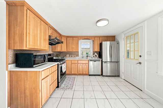 147 Elmlawn Rd, Braintree, MA 02184