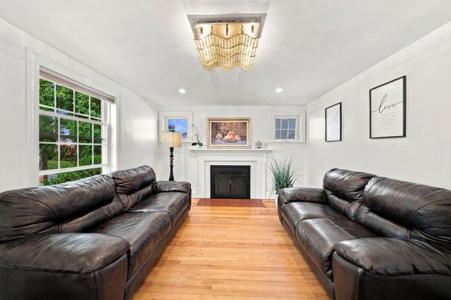 147 Elmlawn Rd, Braintree, MA 02184