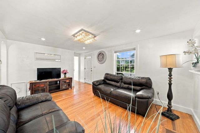 147 Elmlawn Rd, Braintree, MA 02184