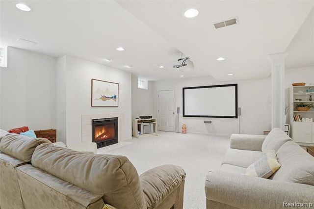 628 Green Road, Ann Arbor, MI 48105