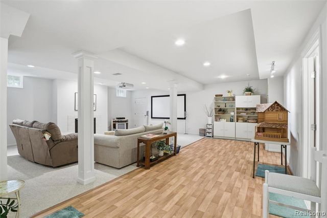 628 Green Road, Ann Arbor, MI 48105
