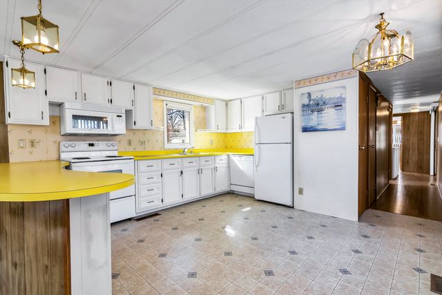 47 Scott Avenue, Seabrook, NH 03874