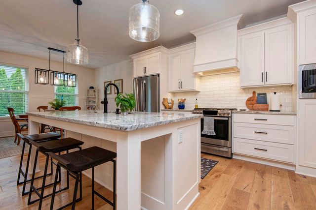 3721 E Hutcheson Avenue, Springfield, MO 65802