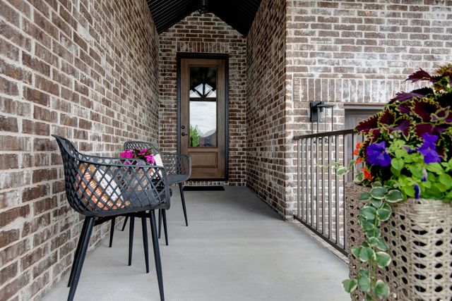 3721 E Hutcheson Avenue, Springfield, MO 65802