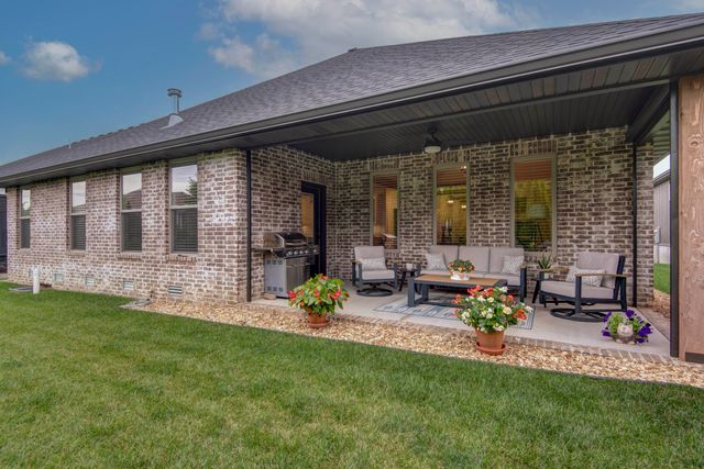 3721 E Hutcheson Avenue, Springfield, MO 65802