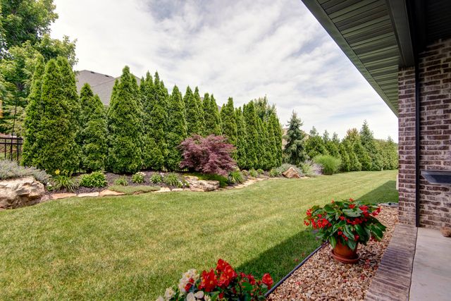 3721 E Hutcheson Avenue, Springfield, MO 65802