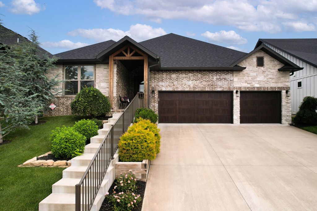 3721 E Hutcheson Avenue, Springfield, MO 65802