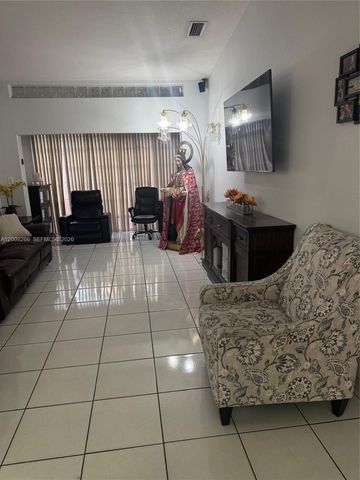 8748 NW 143rd Ter, Miami Lakes, FL 33018