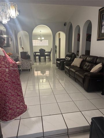 8748 NW 143rd Ter, Miami Lakes, FL 33018