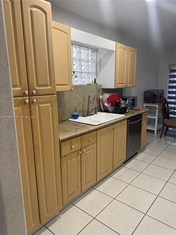 8748 NW 143rd Ter, Miami Lakes, FL 33018
