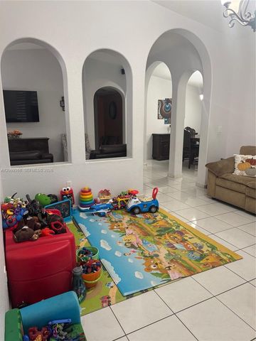 8748 NW 143rd Ter, Miami Lakes, FL 33018