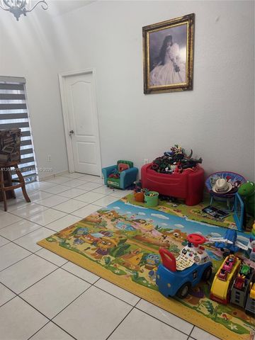 8748 NW 143rd Ter, Miami Lakes, FL 33018