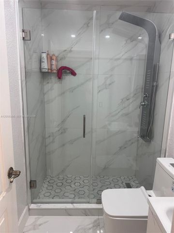 8748 NW 143rd Ter, Miami Lakes, FL 33018