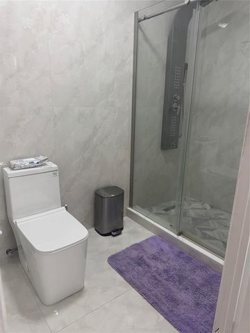 8748 NW 143rd Ter, Miami Lakes, FL 33018