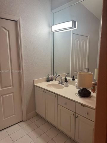 8748 NW 143rd Ter, Miami Lakes, FL 33018