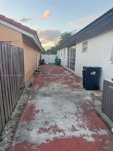 8748 NW 143rd Ter, Miami Lakes, FL 33018