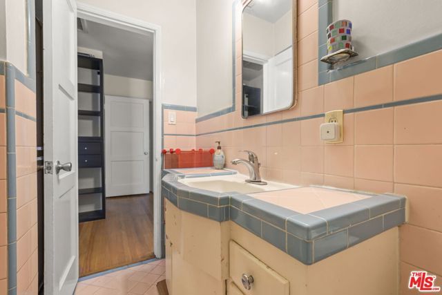 2035 Castle Heights Avenue, Los Angeles, CA 90034