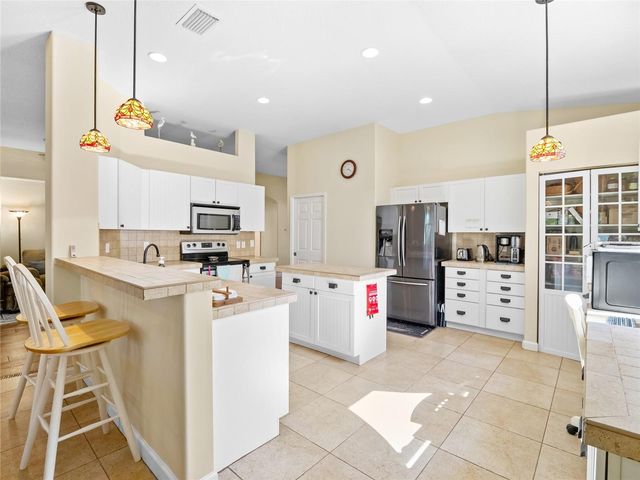 319 GARDENDALE CIRCLE SE, Palm Bay, FL 32909