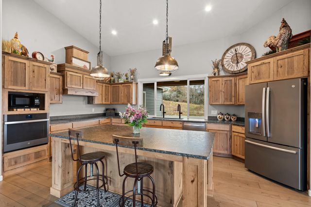 182 Blue Chip Lane, Grants Pass, OR 97527