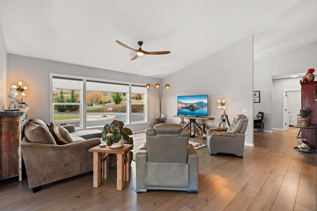 182 Blue Chip Lane, Grants Pass, OR 97527