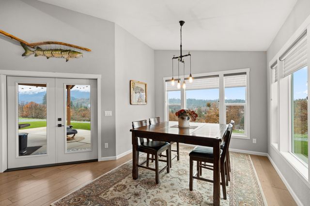 182 Blue Chip Lane, Grants Pass, OR 97527