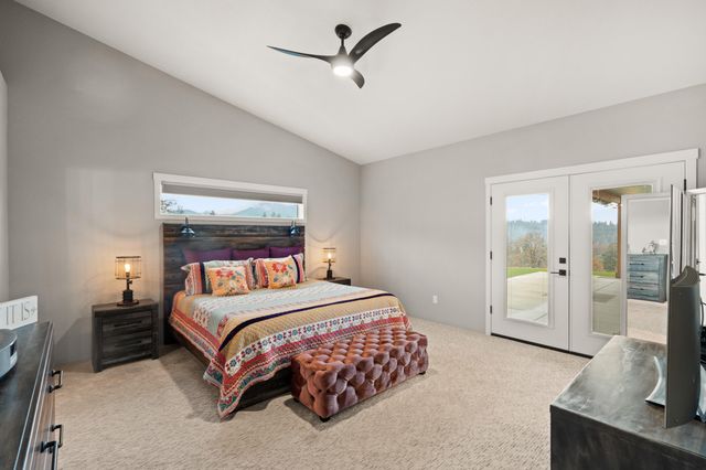 182 Blue Chip Lane, Grants Pass, OR 97527