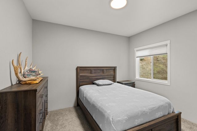 182 Blue Chip Lane, Grants Pass, OR 97527