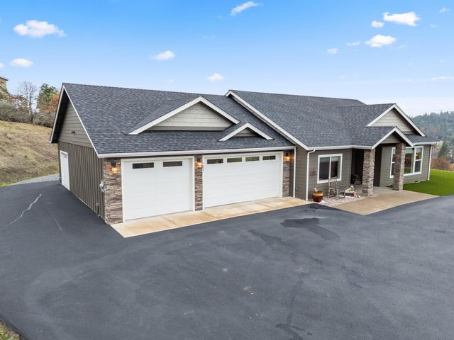 182 Blue Chip Lane, Grants Pass, OR 97527