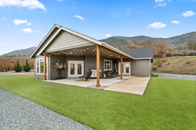 182 Blue Chip Lane, Grants Pass, OR 97527