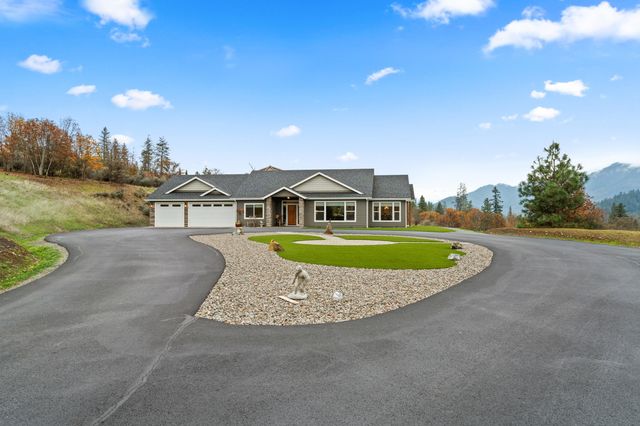 182 Blue Chip Lane, Grants Pass, OR 97527