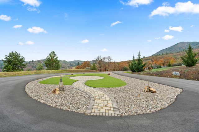 182 Blue Chip Lane, Grants Pass, OR 97527